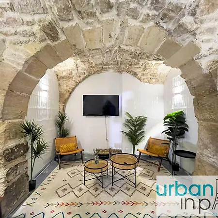 Urban Flat 31 - Charming Triplex In