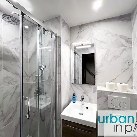Urban Flat 31 - Charming Triplex In