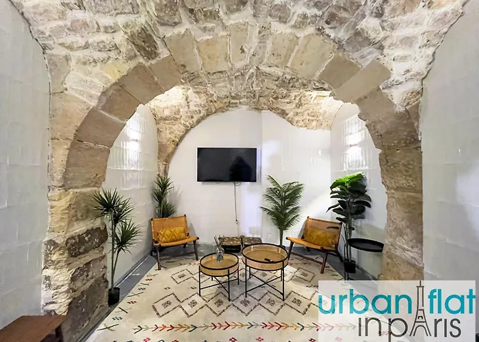 Urban Flat 31 - Charming Triplex In